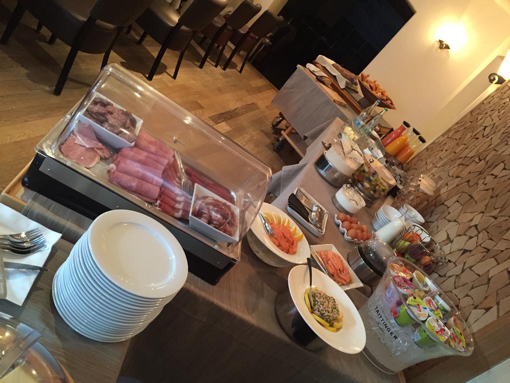 Hotel Restaurant Au Sauvage Fribourg Ngoại thất bức ảnh