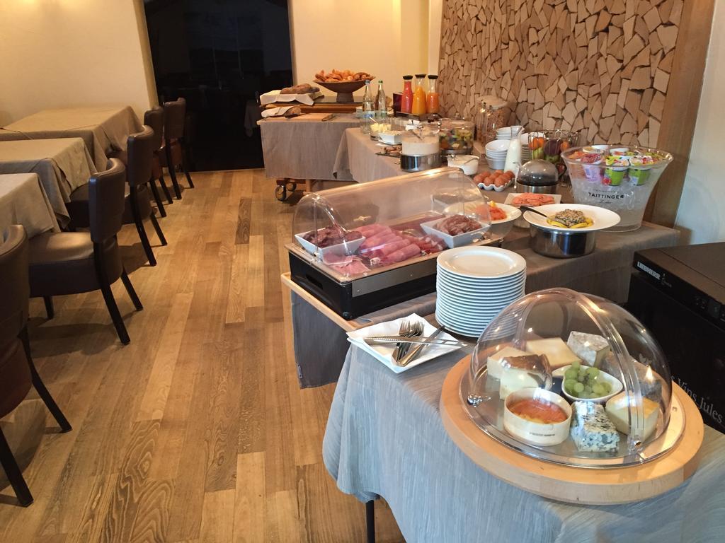 Hotel Restaurant Au Sauvage Fribourg Ngoại thất bức ảnh